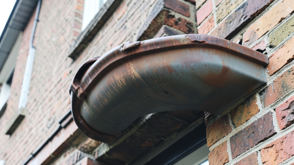 Essential Gutter Cleaning Tools for Every Season in Broomfield