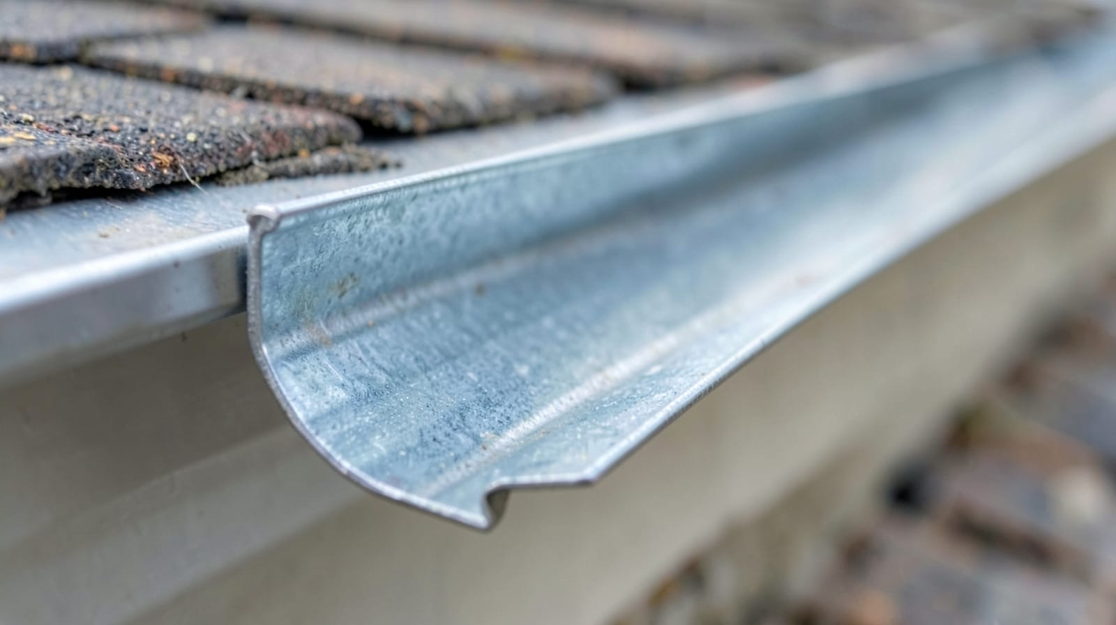 Gutter Cleaning in Puyallup, WA in Puyallup