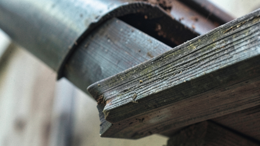 Red Flags to Watch For When Choosing a Gutter in Redmond