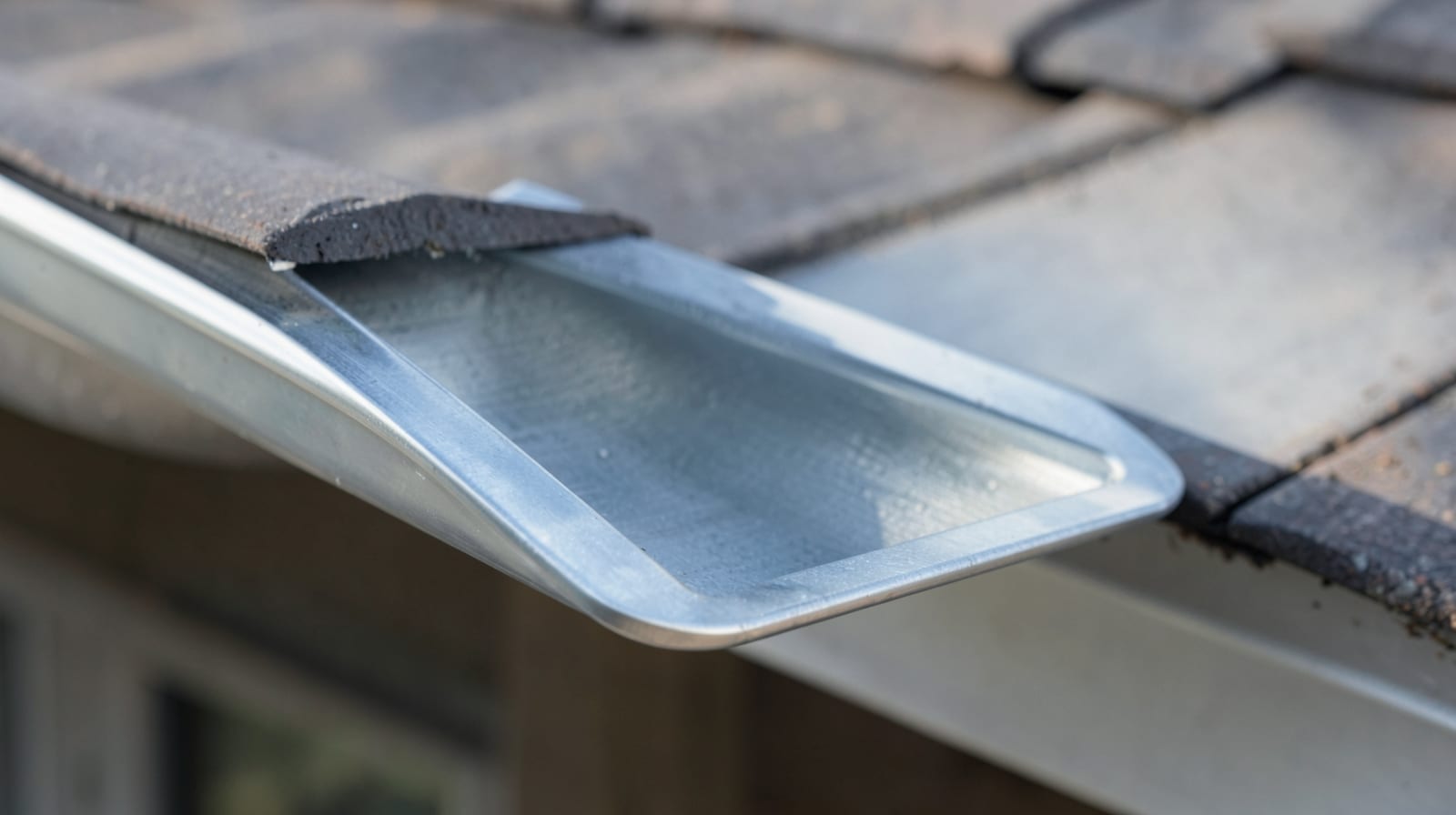 Gutter Cleaning in Tigard, OR in Tigard